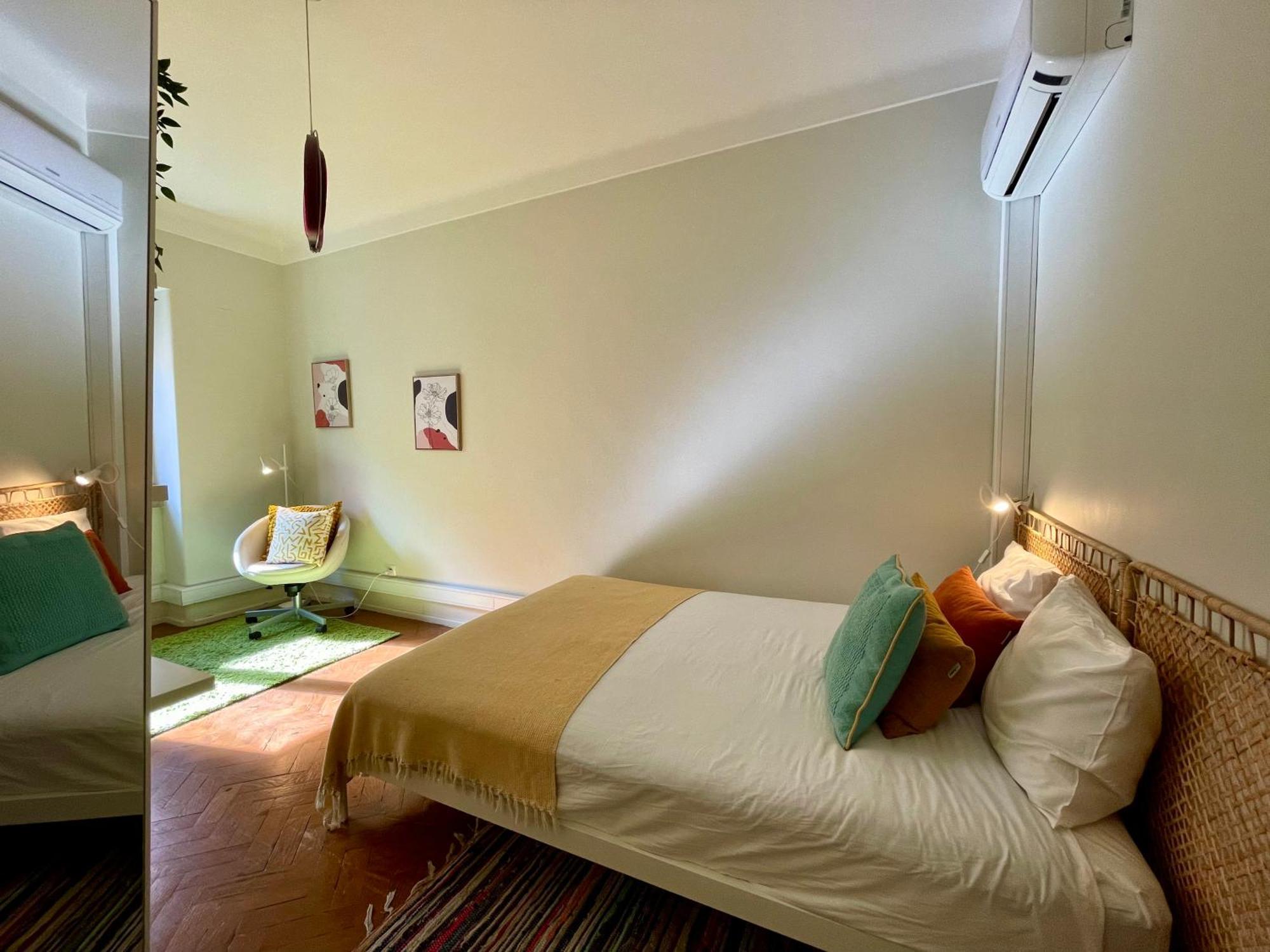 Bright & Spacious By The River, By Timecooler Lisbon