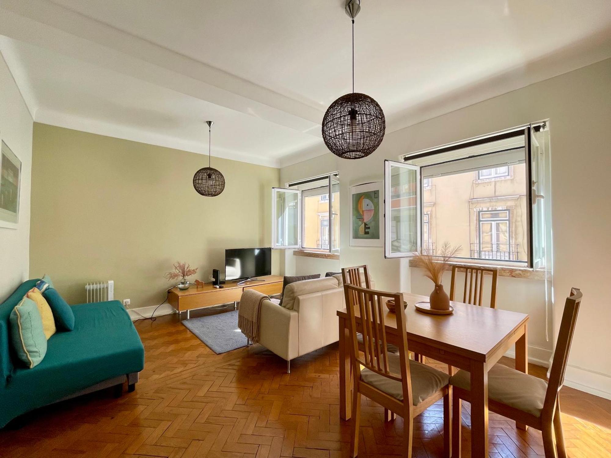Bright & Spacious By The River, By Timecooler Apartment *
