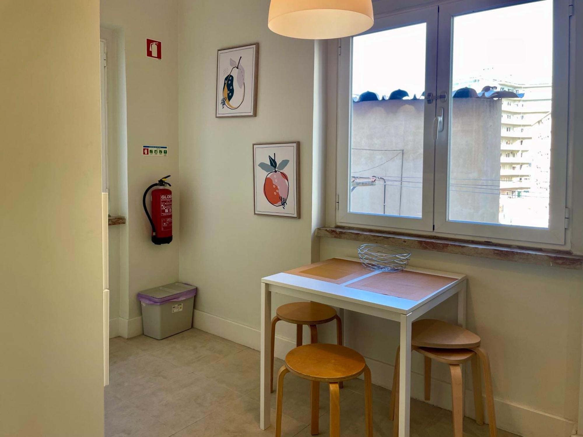 Bright & Spacious By The River, By Timecooler Apartment Lisbon