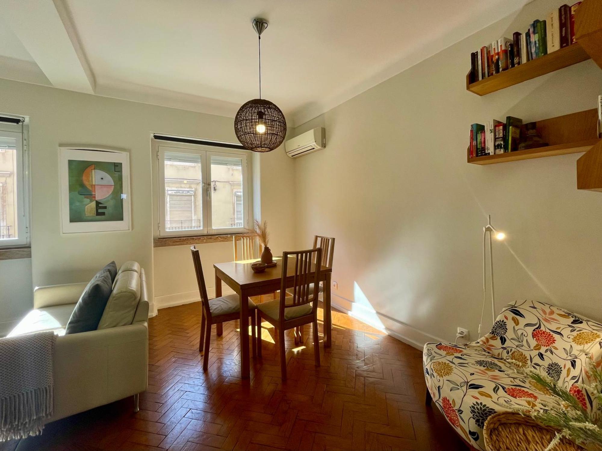 Bright & Spacious By The River, By Timecooler Apartment *
