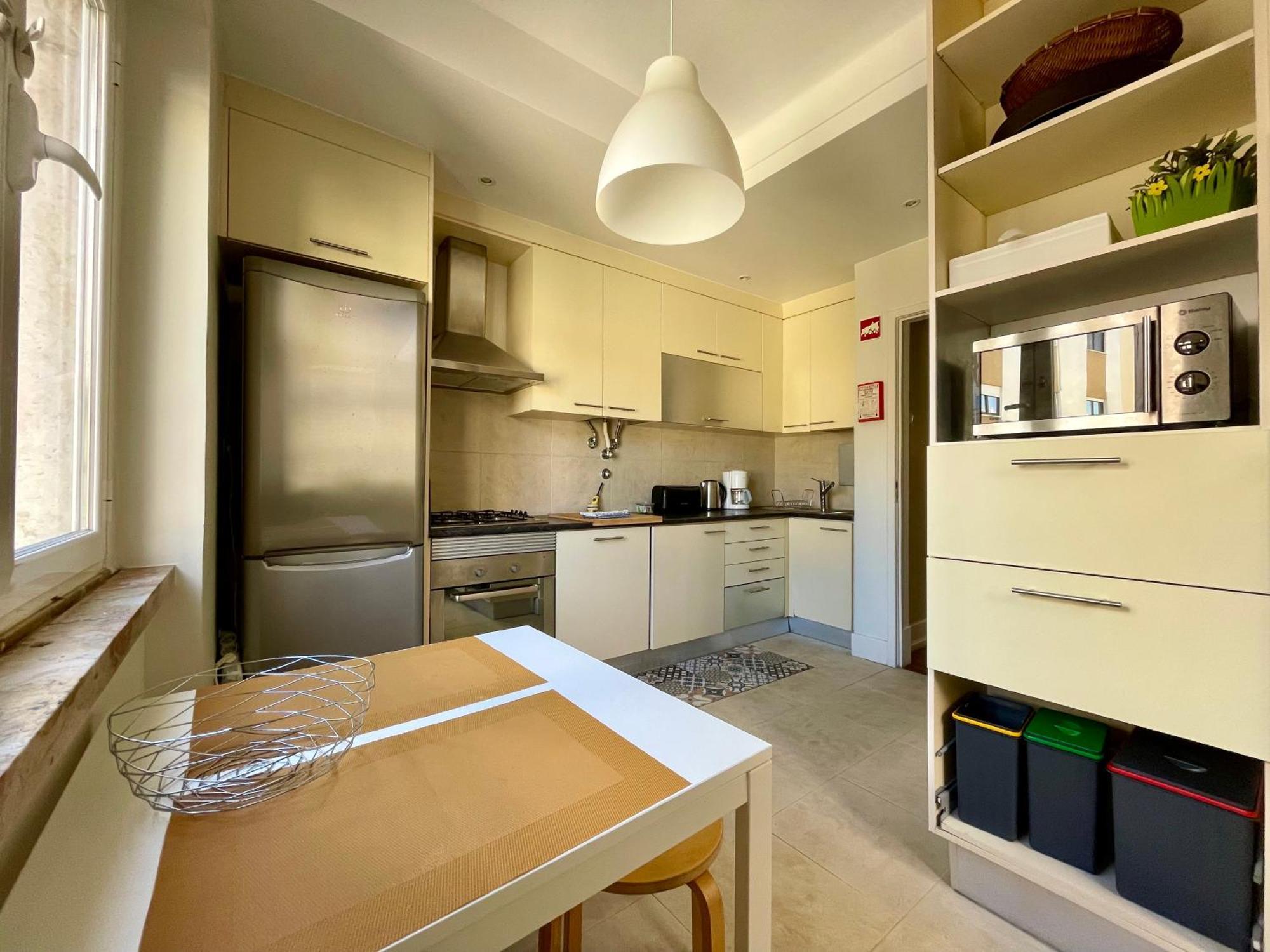 Bright & Spacious By The River, By Timecooler Apartment Lisbon